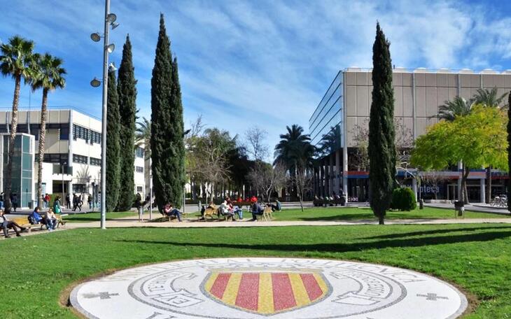 Educación concede ayudas por valor de 2.240 euros para costear el transporte de universitarios a sus campus